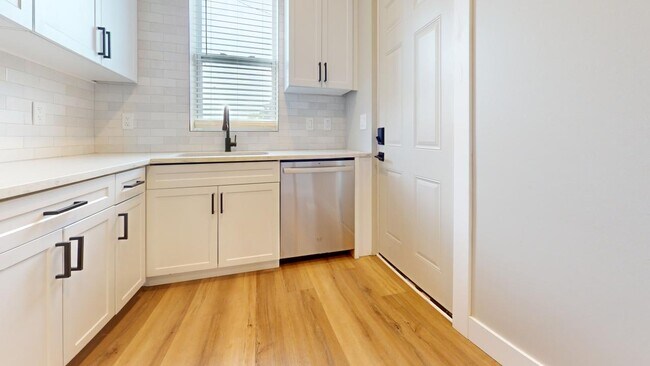 Photo - 744 Mount Vernon Ave Townhome