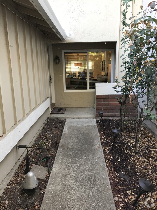 Building Photo - 337 Kinross Dr Rental