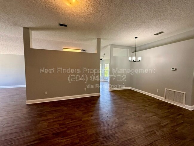 Photo - 3139 Mountain Ash Rd E