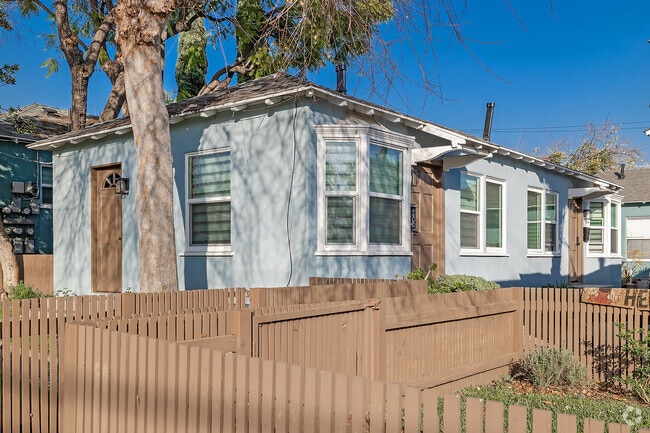 Photo - 1728 N Sierra Bonita Ave