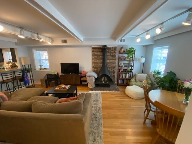 Photo - 347 W Dickens Ave