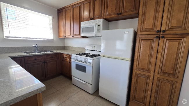 Building Photo - 4706 Vantage Ave Unit 4 Rental
