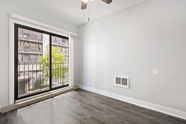 Photo - 4520 N Clarendon Ave Unidad 206