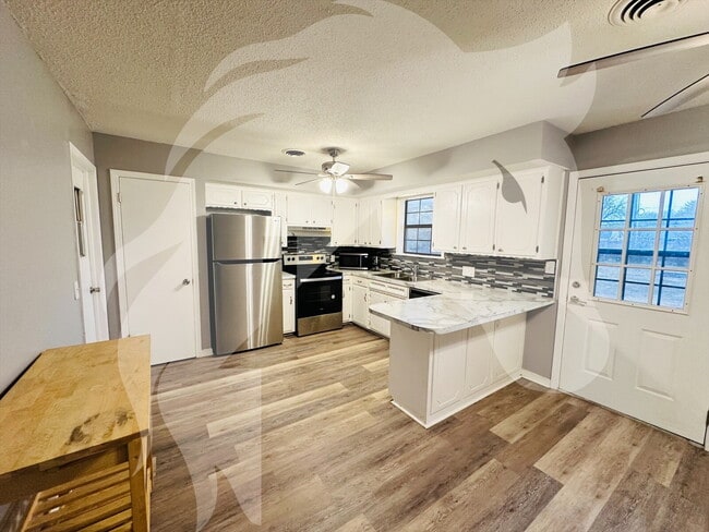 Photo - 2718 W Elm Ave