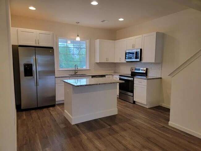 Photo - 2058 Main St Unit #2