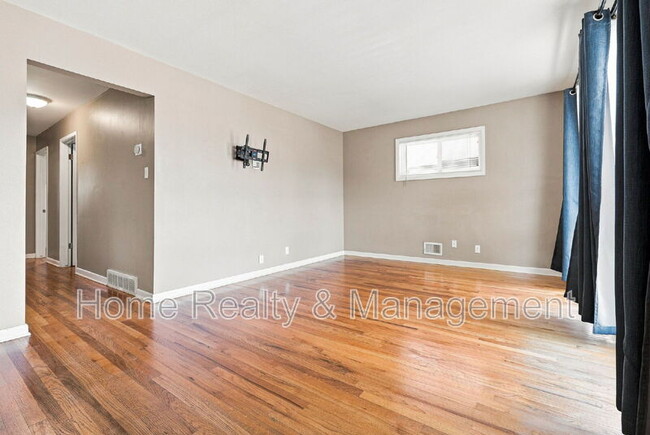 Photo - 10807 Larry Dr