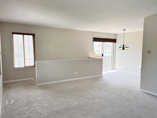 Photo - 536 Sandhurst Ln Unit 536