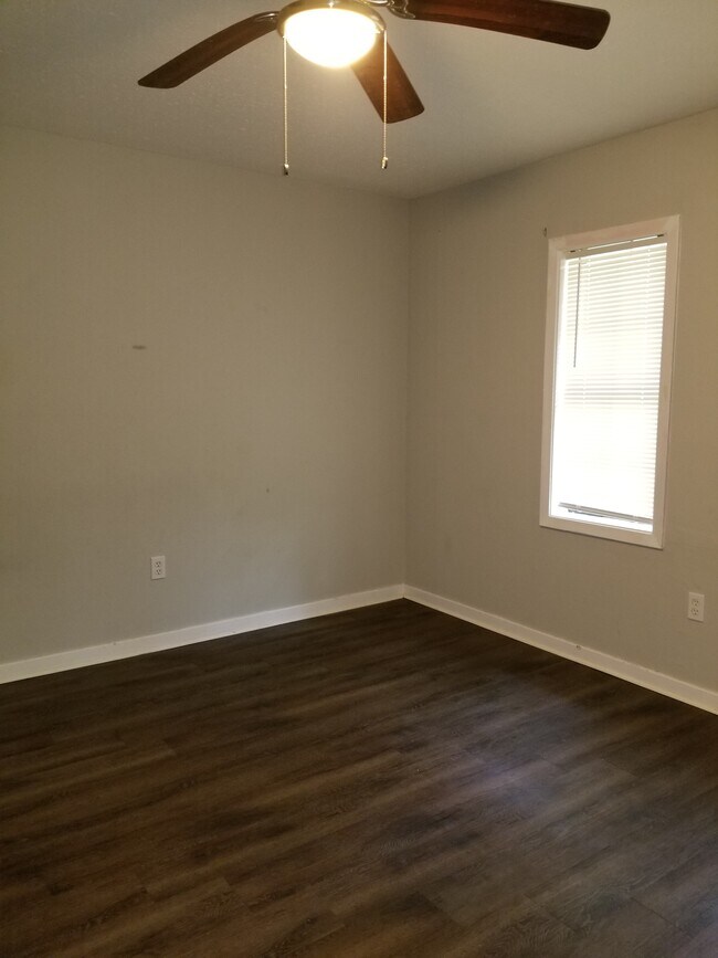 Photo - 1044 Brookley St