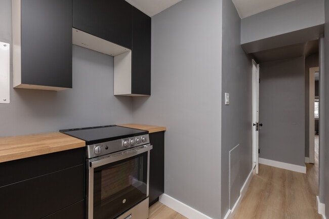 Photo - 28 Eastbourne Av Unit #3