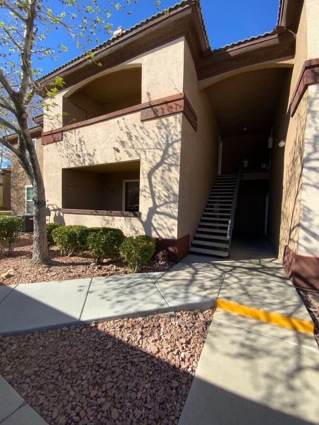 Building Photo - BLACK MTN AREA CLOSE TO FREEWAY! Large Henderson Condo in Big Horn Community