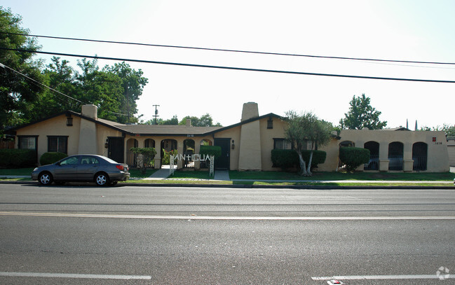 Building Photo - 3416 N Fruit Ave Rental