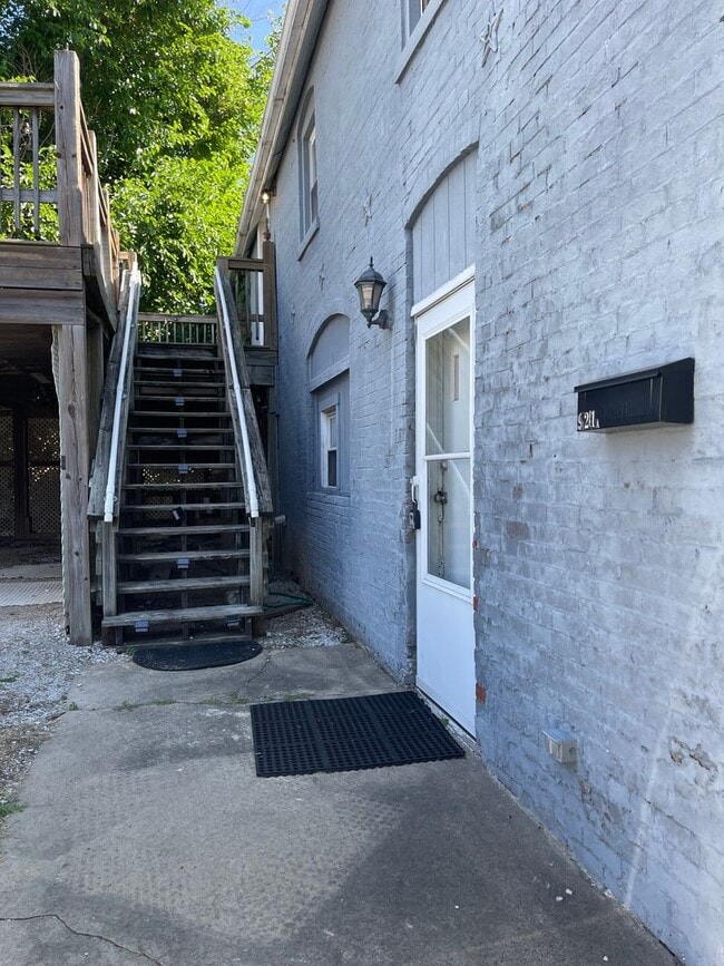 Photo - 921 W Illinois St Unit A