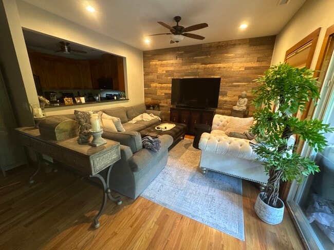 Photo - 208 Rainbow Terrace