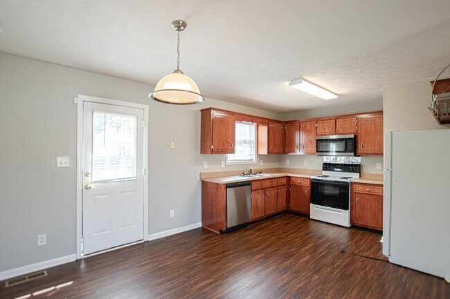 Photo - Pet Friendly with Fenced Yard!