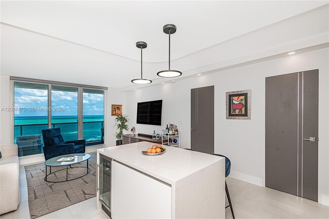 2301 Collins Ave Unit 1440