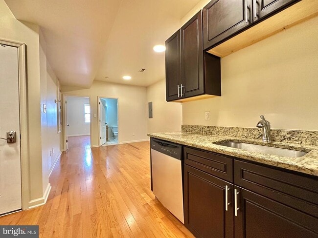 Building Photo - 2233 N Camac St Unit 2