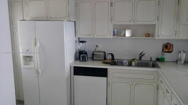 Photo - 330 SE 2nd St Unidad 102H