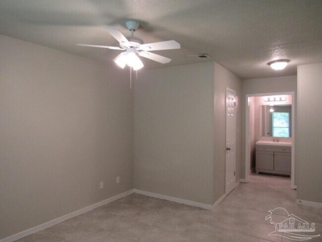 Photo - 8411 Country Walk Dr