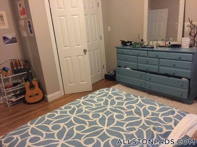 Building Photo - 23 St Lukes Rd Unit 4