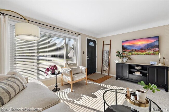 Photo - 2105 Rowland Ave