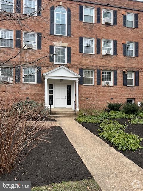 Building Photo - 5012 Columbia Pike Unit 3 Rental