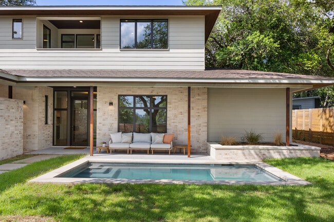 Building Photo - 803 Herndon Ln