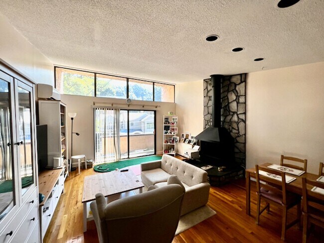 Photo - Wonderful 2 bed in Brookline with Parking!