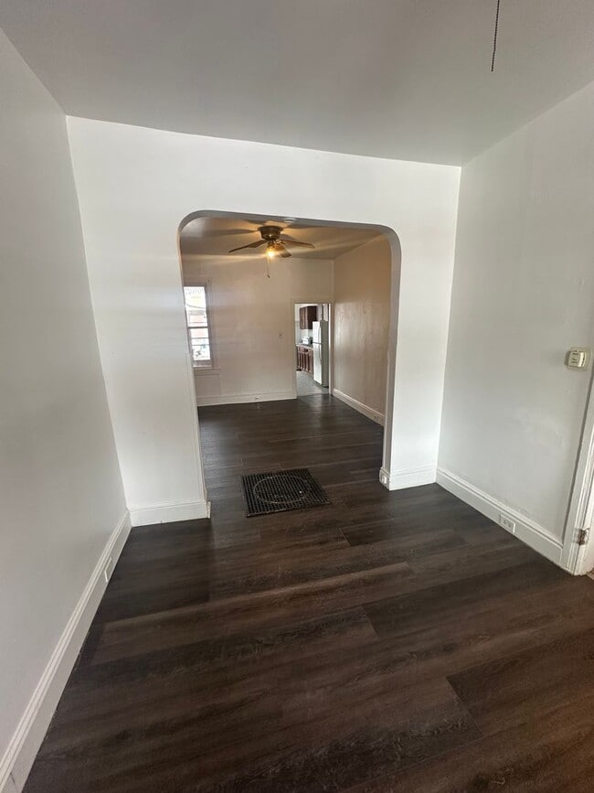 Photo - 927 W Poplar St