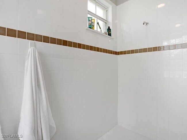 Photo - 2847 Tiburon Blvd E Unit 8-101