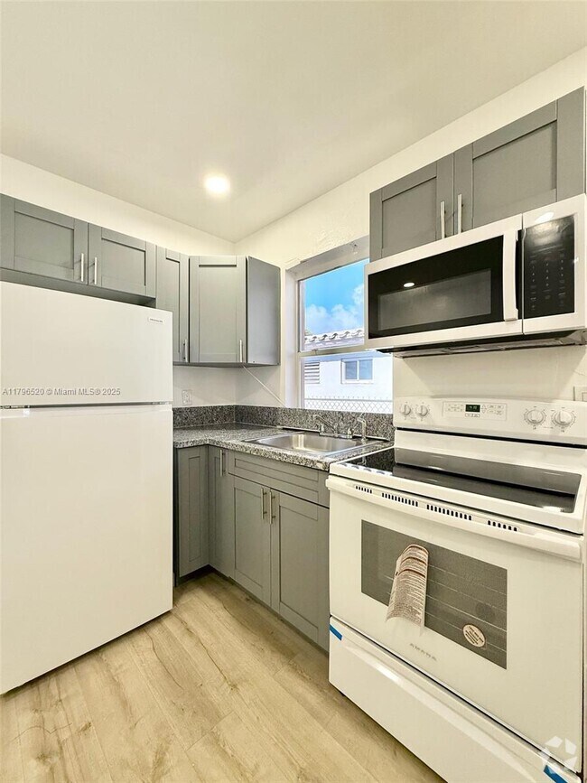 Building Photo - 7724 NE 1st Ave Unit C Rental
