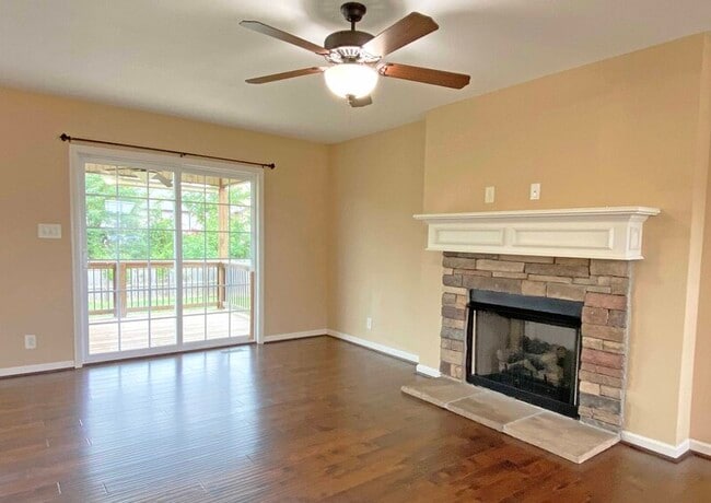 Photo - 967 Harding Dr