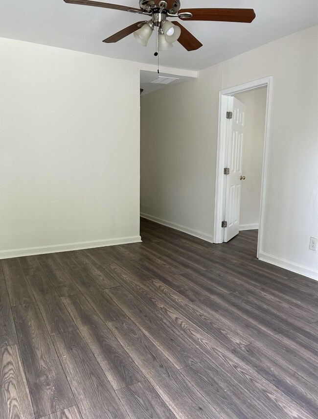 Photo - 1397 Michigan St