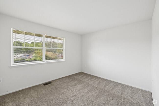 1BR, 1BA - 750SF - Primary Bedroom