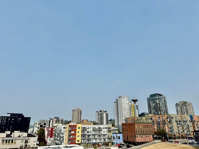 Building Photo - Two-Bedroom Downtown Condo with City View!! Unit 23