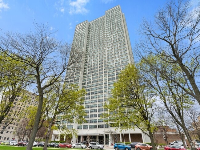 Building Photo - 1700 E 56th St Unit 705 Rental
