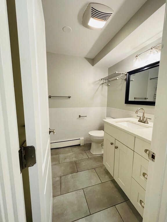 8 Hallmark Gdns Condo Unit 8 Condo for Rent in Burlington, MA