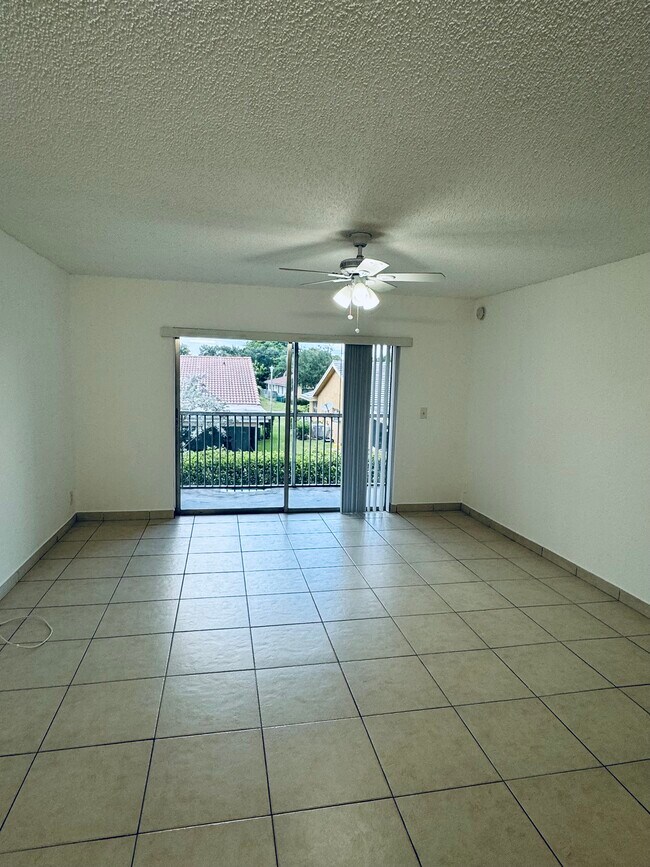 Photo - 8431 Royal Palm Blvd Unidad 8431