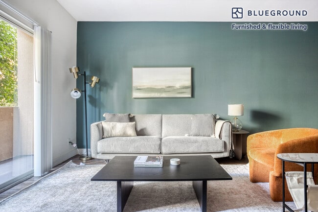 Photo - 1353 N Martel Ave Unidad FL1-ID55