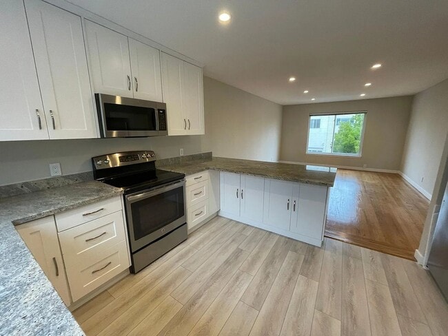 Building Photo - 1260 17th Ave Unit 1260 17th Avenue Apt 4