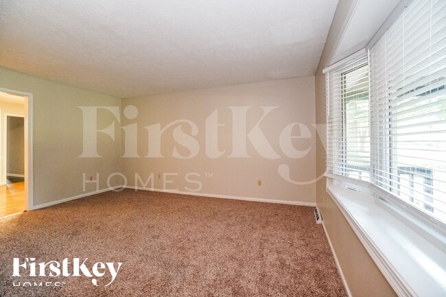 Photo - 284 Bristol Dr SW