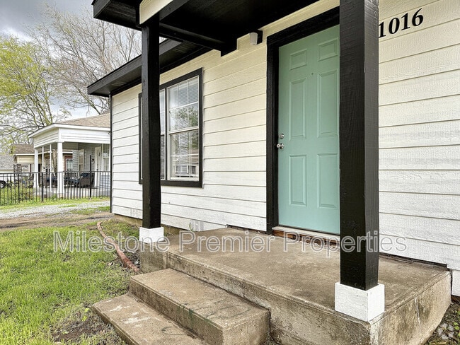 Building Photo - 1016 W Crawford St Rental