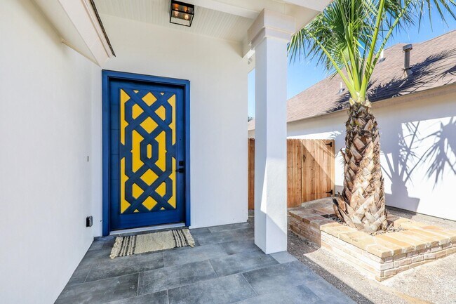 Photo - 418 Cinnamon Teal Loop