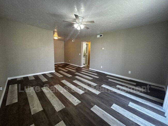 Photo - 6036 NW Expressway Unit C