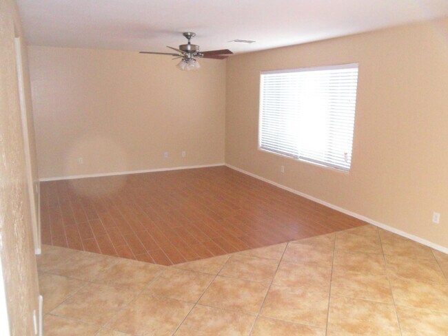 Photo - 25863 W Elizabeth Ave