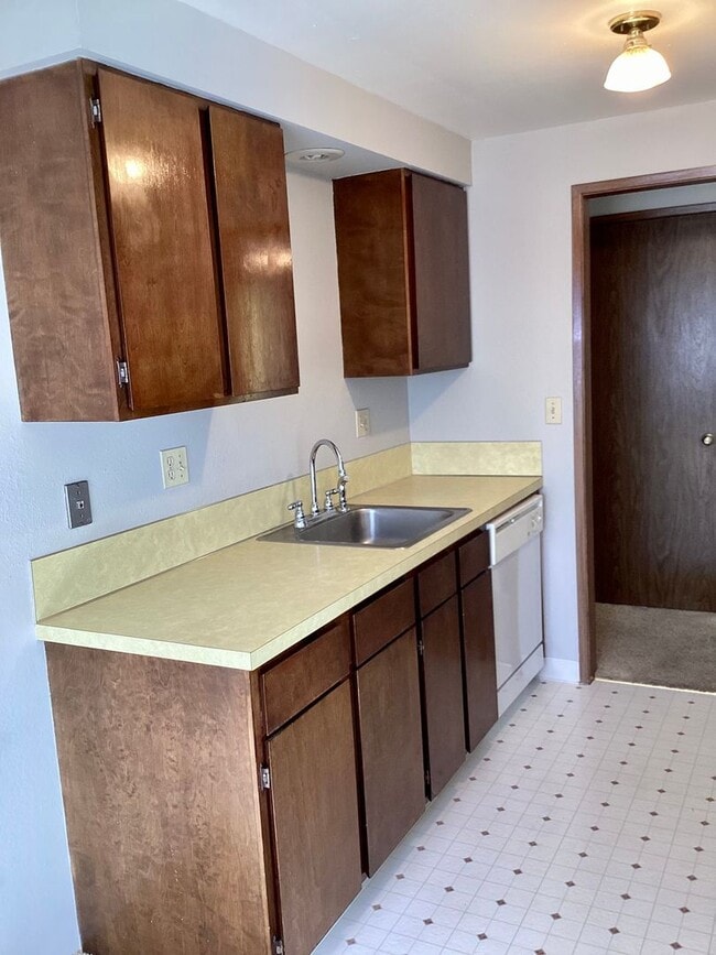 Building Photo - Cute 2 bed 1 bath apartment in nice neighb...