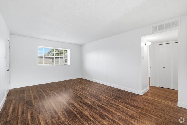 2BR, 1BA - 950SF - Living Room