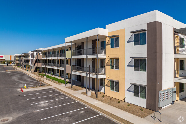 Building Photo - Streamliner Aldea Rental