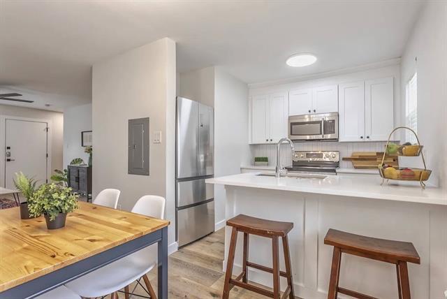 Building Photo - 425 N Rosemont Ave Unit 105