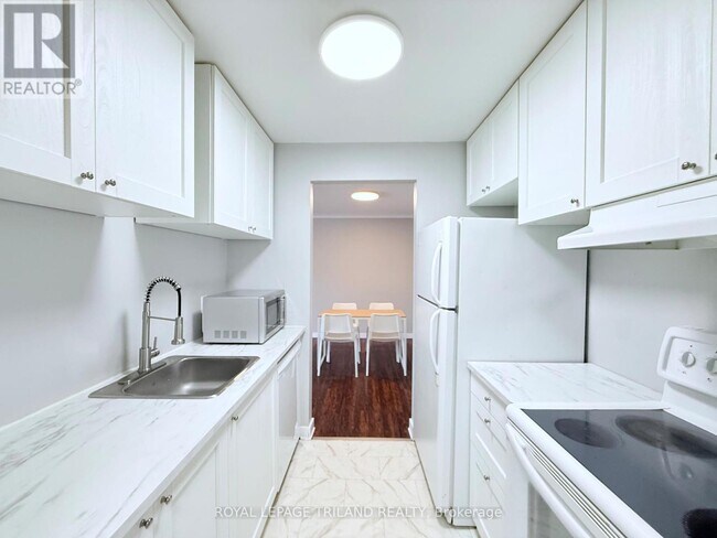 Photo - 737 Deveron Crescent Unité 208