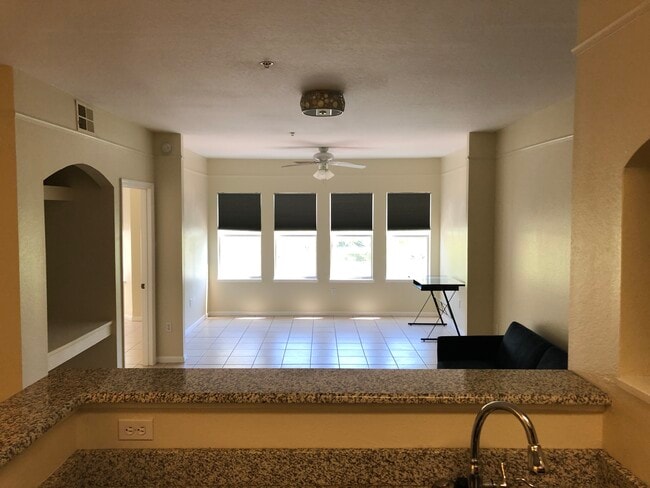 Building Photo - 2801 Chancellorsville Dr Unit 725